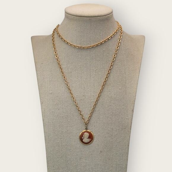Cameo Pendant Vintage Gold Chain Necklace – 1970s Retro Revival - Picture 1 of 7